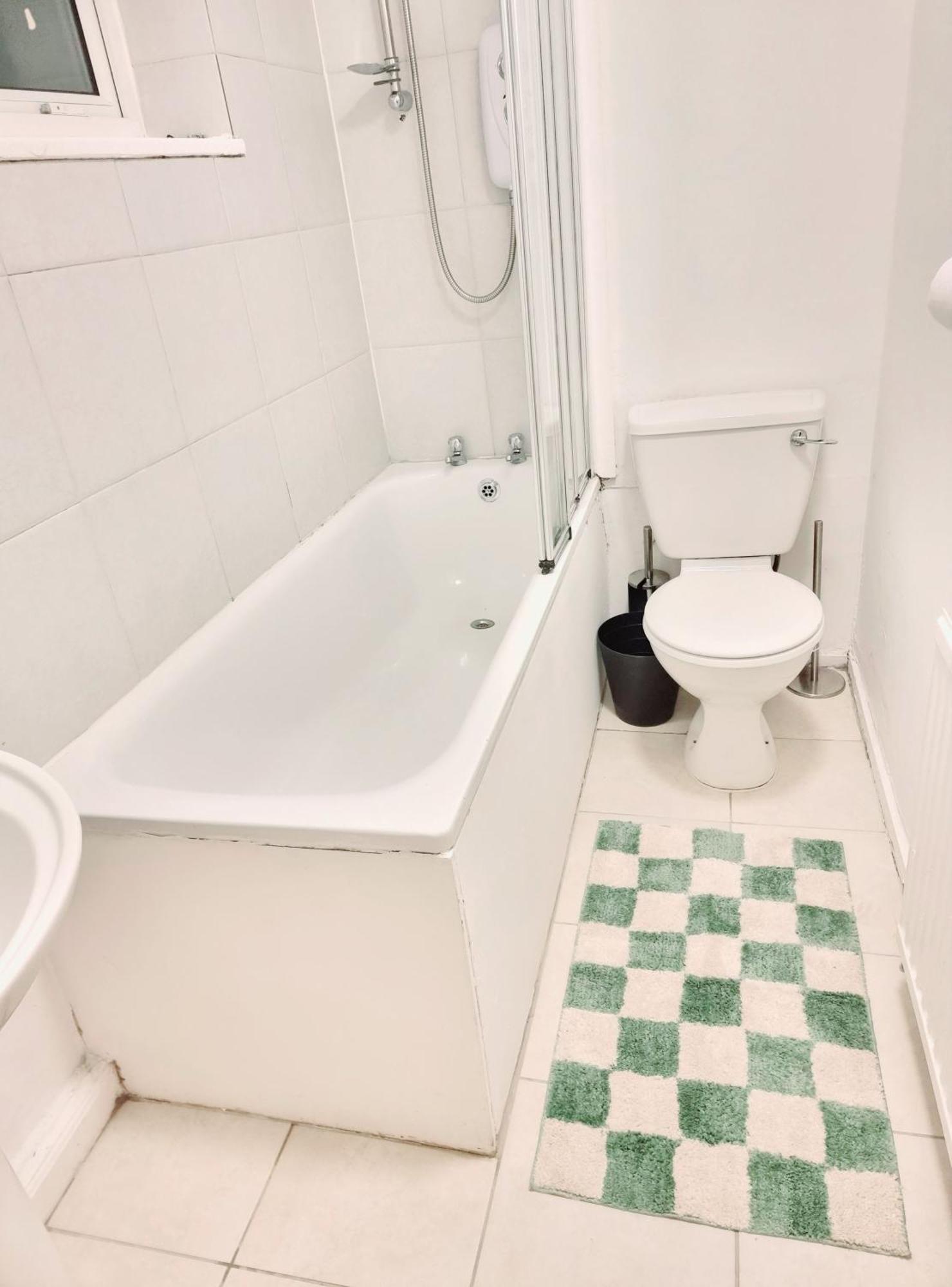 Charming 4 Bedroom Duplex With Private Entrance