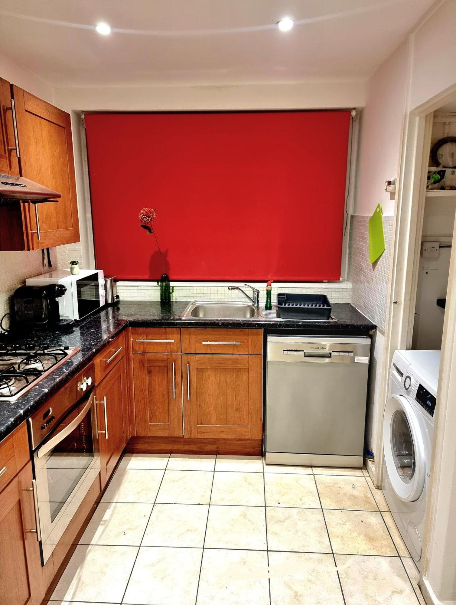 Charming 4 Bedroom Duplex With Private Entrance Holiday home