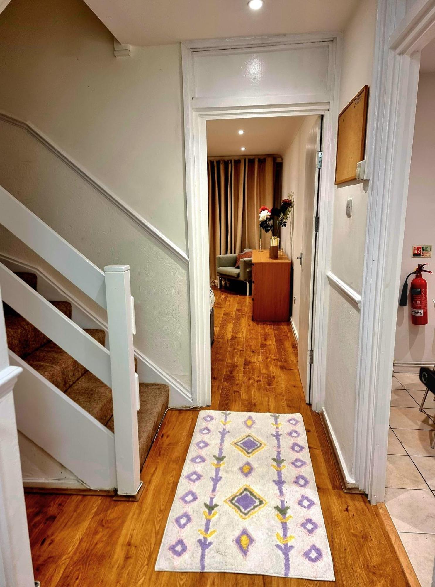 Charming 4 Bedroom Duplex With Private Entrance Holiday home *